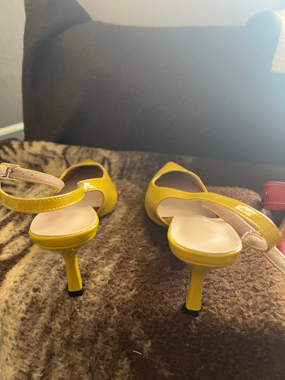 Classic Pointed Slingback Heels in Yellow - Picture 3 of 4